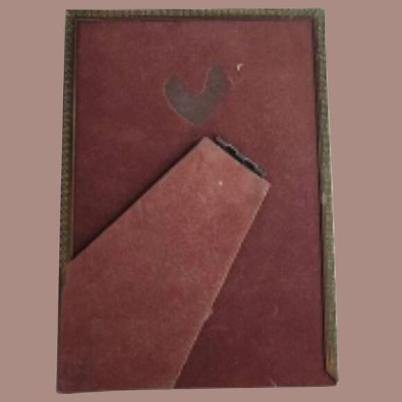 Vintage Fancy Gold Tone 5x7 Picture Frames with Easel Backs, Set of Two - Picture 5 of 6